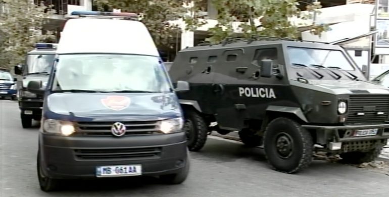 ANTI-KÇK-JA ZBARKON NË SHKODËR/ Për sekuestrimin e pasurisë së Doçit dhe Bajrit, pjesë e grupit të Shijakut (VIDEO)