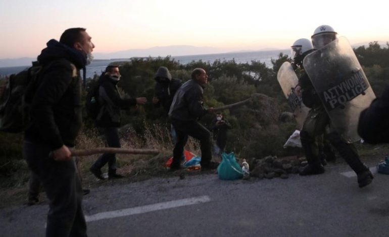 GREQI/ Banorët e ishujve përplasen me policinë kundër ndërtimit të kampeve të refugjatëve