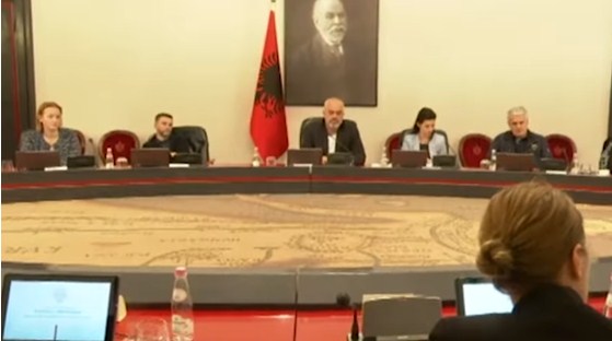 NDRYSHIME NË QEVERI/ Rama emëron dy zëvendës ministret e reja të Financave dhe Ekonomisë