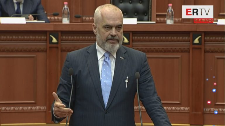 “ILD TË ÇOJË PRAPA HEKURAVE GJYQTARË E PROKURORË”/ Rama paralajmëron goditjen e “grupit KÇK”: S’ka më lojë “macja dhe miu”