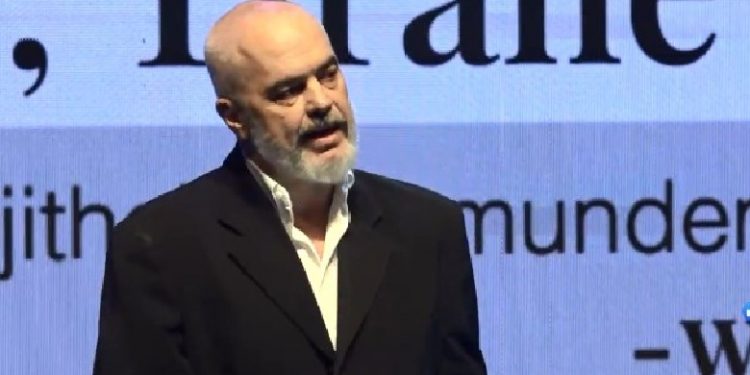 “4 VJET PA SPECIALIZIME”/ Rama: Fatkeqësia e trashëguar që largoi mjekët, por jo më! Ikja e “bluzave të bardha” trend kudo