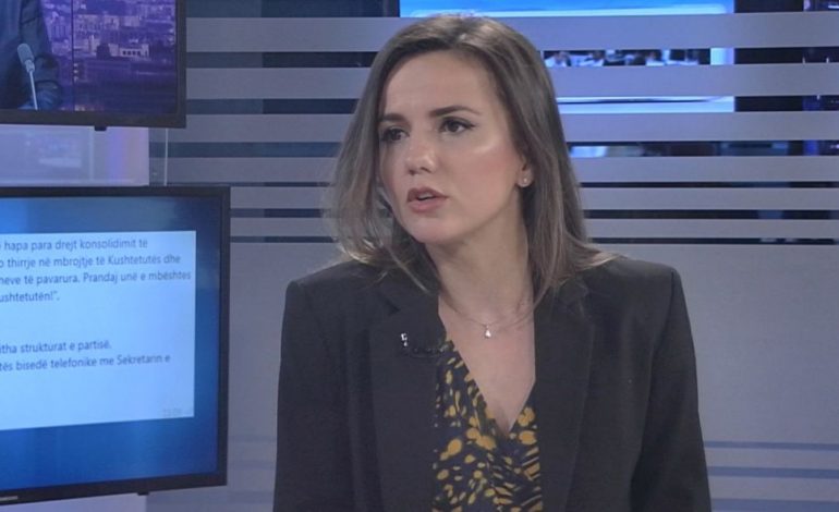 “2 MARSI…”/ Rudina Hajdari kundër Ilir Metës: Thërret protestë ai që e ka shkelur Kushtetutën