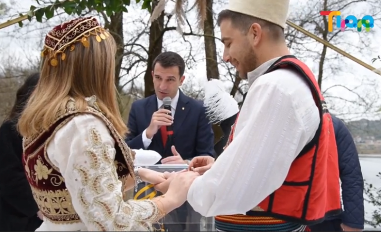 NË DITËN E “SHËN VALENTINIT”/ Veliaj kurorëzon çiftin që martohet me… pajton