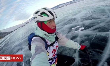 TË "ÇMENDUR" APO TË GUXIMSHËM? Sportistët garojnë mbi liqenin e ngrirë (VIDEO)