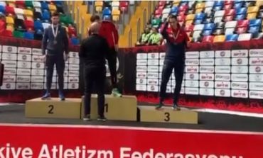 IZMIR SMAJLAJ TRIUMFON NË TURQI/ Atleti shqiptar shpallet Kampion Ballkani në kërcim për së gjati