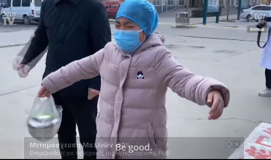 PËRQAFIM MES LOTËSH NË DISTANCË/ Koronavirus ndan nënën inferniere nga fëmija (VIDEO)