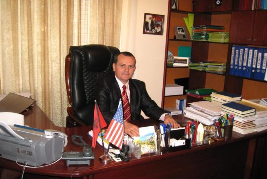 ÇUDIT ANËTARI I KLP-SË/ Letër Gent Ibrahimit: Pse nuk më keni sjellë kartolinat e Vitit të Ri?
