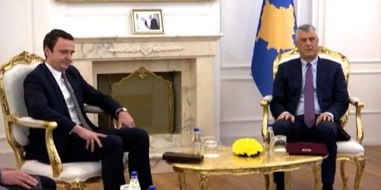 HOQI TAKSËN NDAJ SERBISË/ Thaçi i kthehet Kurtit: Po prish marrëdhëniet me SHBA-në