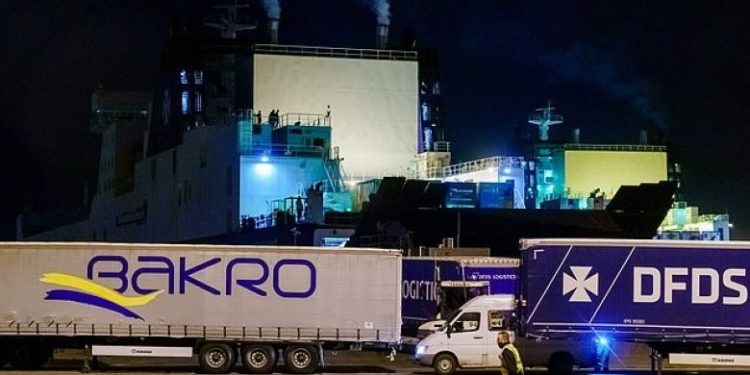 ZBRET NGA TRAGETI DHE BIE PA NDJENJA/ 15-vjeçarin shqiptar e shpëton ndërhyrja e shpejtë e policisë