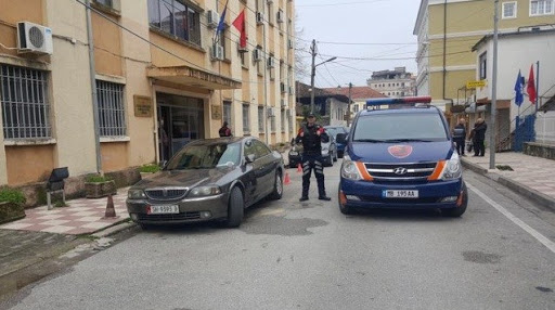 “BLINDOHET” SHKODRA/ Gjykata le në burg 6 antarët e grupit Bajri…Seanca në masa të rrepta sigurie (VIDEO)