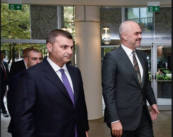 “JU TË GJITHË JENI FAMILJA IME…”/ Rama: Firmosim sot dokumentin me guvernatorin e bankës për kreditë. S’është 7X7 kjo punë