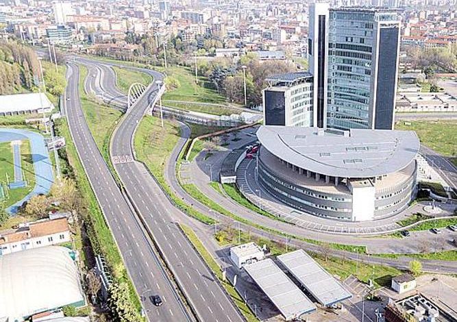 KORONAVIRUSI/ Pamjet e pabesueshme nga Milano ”pikëllojnë” italianët”: Duhet të fantazoni sikur ecni nëpër qytet (FOTO)