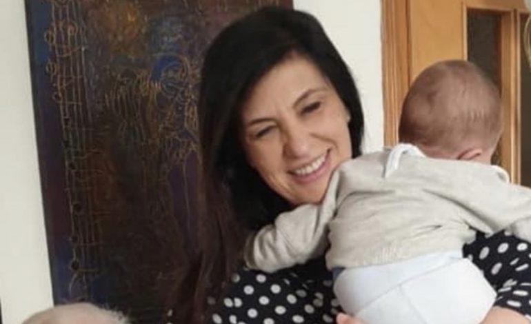 “RUANI VETEN NGA KJO SITUATË TRAGJIKE”/ Jozefina Topalli publikon foto me nënën dhe nipin