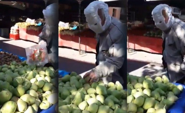 KORONAVIRUSI/ Ndodh dhe kështu, i moshuari në vend të maskës kishte vendosur në kokë bebelino fëmijësh (FOTO)