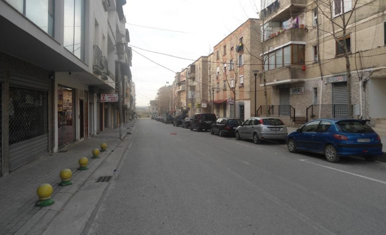 SHQIPËRIA NË IZOLIM/ Gjithçka MBYLLET, si duket sot Roskoveci (FOTOT)