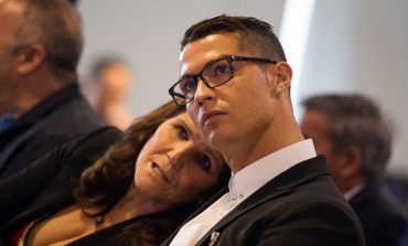 MOMENTE FRIKE PËR CRISTIANO RONALDON/ Mamaja e futbollisti pëson goditje në tru
