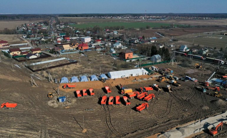 KORONAVIRUSI/ Rusia pak raste me COVID-19 por nis ndërtimin e një spitali gjigand (FOTO)