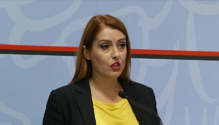 MASAT E MARRA NDAJ KORONAVIRUSIT/ Manastirliu firmos urdhërin, institucionet arsimore mbyllen deri në 3 prill