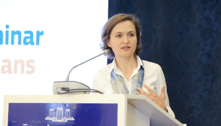 KORONAVIRUS/ Ministrja e Arsimit nxjerr udhëzimin: Si do të zhvillohet mësimi nga shtëpia