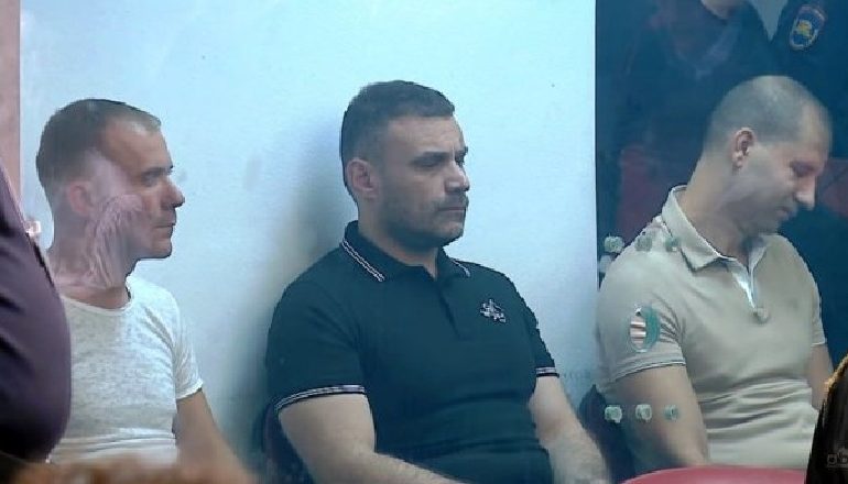 SHULLAZI BLLOKON SËRISH GJYKIMIN E ÇËSHTJES SË TIJ/ Kërkesë Gjykatës Kushtetuese për anulim të vendimit të KLGJ