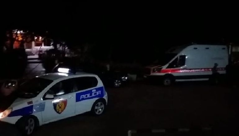 PAS NJË KONFLIKTI/ Plagosi me thikë një person në Durrës, arrestohet 56-vjeçari