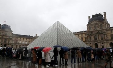 KOORNAVIRUSI/ Muzeu i Luvrit në Paris mbyll dyert. Radhë të gjata...