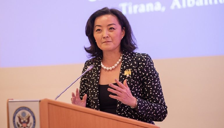 REFORMA NË DREJTËSI/ Ambasadorja e SHBA: 2020, vit i madh për Shqipërinë. Luftoni korrupsionin, të ktheheni në…
