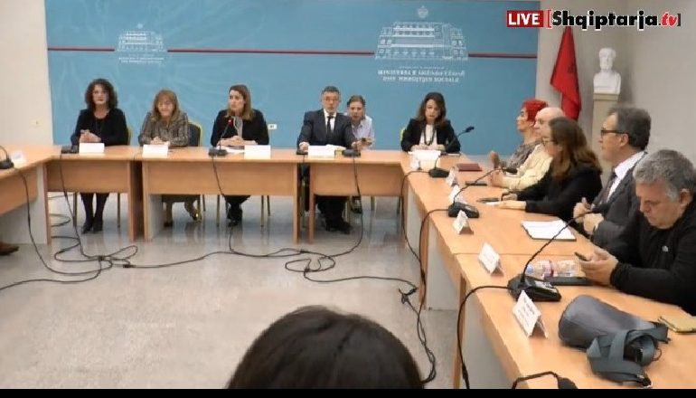 MASAT PËR KORONAVIRUSIN/ Mblidhet task-forca në Ministrinë e Shëndetësisë, asnjë rast pozitiv në Shqipëri