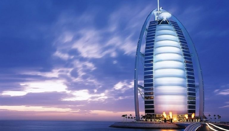 NDODHET NË DUBAI/ Sa kushton një natë në hotelin e vetëm me 7 yje në botë