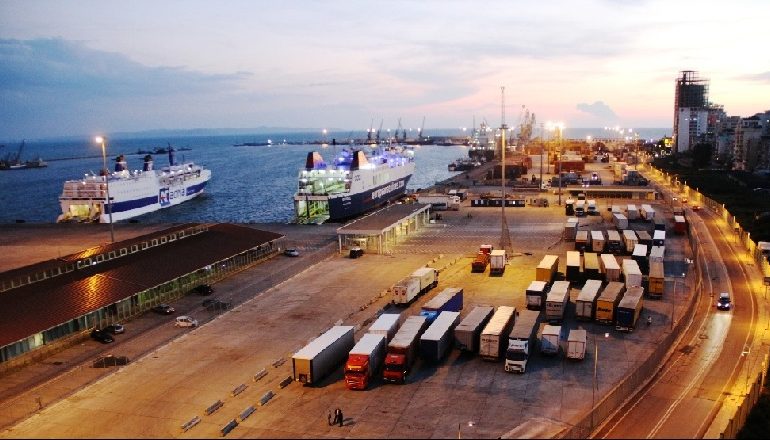 TENTUAN TË KALONIN DREJT ITALISË ME DOKUMENTE TË FALSIFIKUARA/ Arrestohen dy turq në Portin e Durrësit