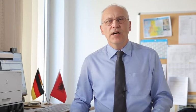 LIGJI I RI I PUNËSIMIT/ Ambasadori gjerman sqaron shqiptarët: Si dhe kush përfiton një vize pune në Gjermani (VIDEO)