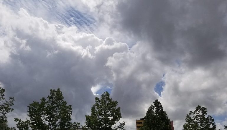 KTHJELLIME DHE KALIME VRANËSIRASH/ Njihuni me parashikimin e motit për ditën e sotme