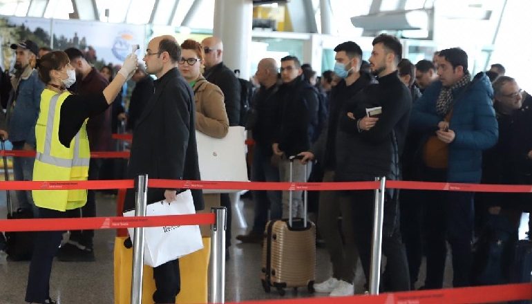 KORONAVIRUSI/ Nuk ndërpriten fluturimet me Italinë, vijojnë ardhjet nga zona e kuqe drejt Shqipërisë