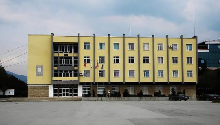 KORONAVIRUS/ Bashkia e Kukësit ndalon aktivitetet publike. Mbyllen çerdhet dhe kopshtet. Dezinfektohet automjetet e transportit publik