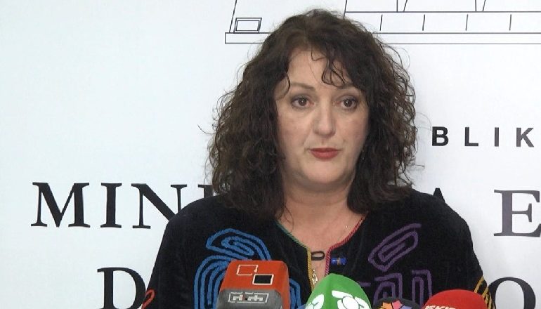 KORONAVIRUS/ Drejtoresha e ISHP: Jemi në gjendje ta përballojmë situatën, pasi të përdorni facoleta hidhini në koshë me kapakë të mbyllur