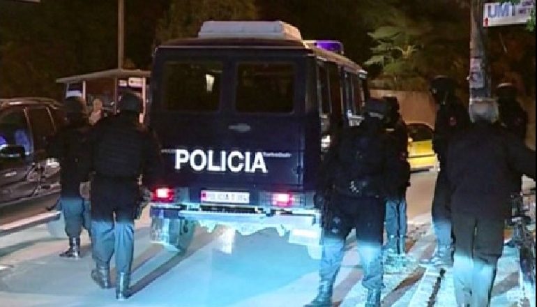 KORONAVIRUSI/ Policia zbret në terren. Mbyllen disko, kinema dhe palestra, lokalet (DETAJET)
