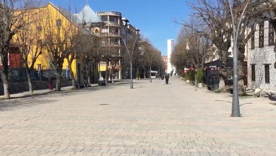 “SHTETRRETHIM” PREJ KORONAVIRUSIT/ Nuk janë të “detyruar”… por korçarët na japin shembullin që duhet ndjekur në këtë situatë emergjence (VIDEO)