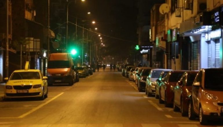 KUFIJTË U MBYLLËN/ Nga nesër në 06:00 Shqipëria në karantinë. Nga mesnata e së dielës keni 8 orë kohë për…