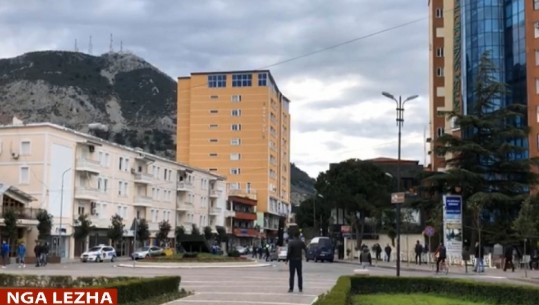 KORONAVIRUSI/ Shkelën urdhrin, ndëshkohen pronarët e lokaleve në Lezhë. Qytetarët janë ndërgjegjësuar (VIDEO)