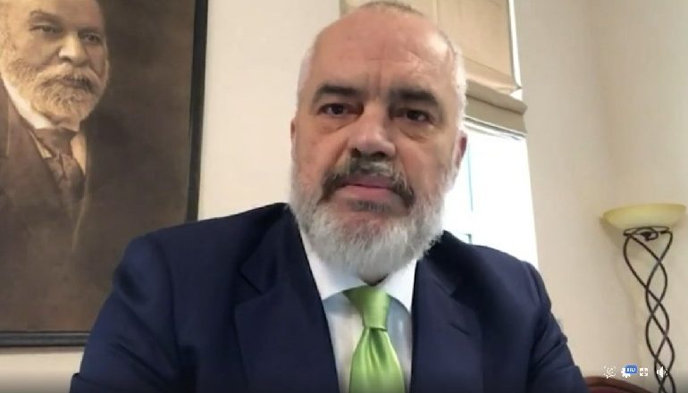 RAMA LIVE/ Video-mesazh për shqiptarët nga zyra e tij në kryeministri
