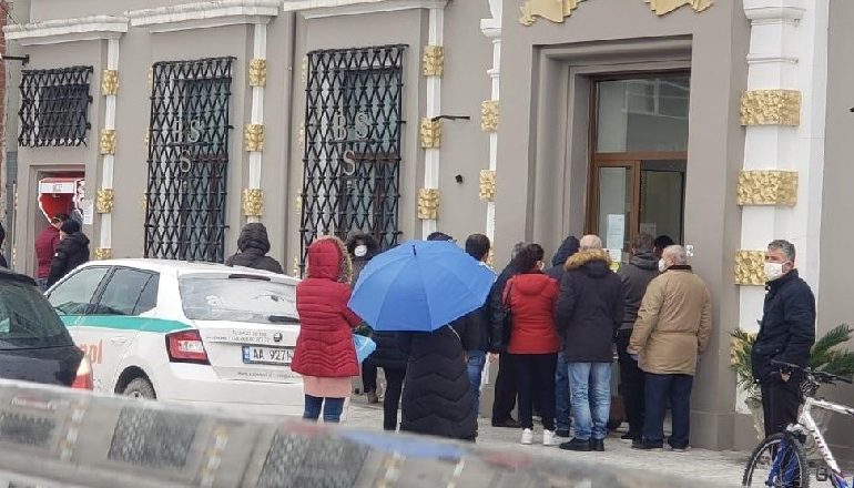 12 DITË KARANTINË/ Qytetarët sërish të pandërgjegjshëm për të ruajtur distancën