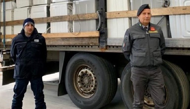 TRANSPORT I PALIGJSHËM NË ITALI/ Sekuestrohen në Bari 18 ton pajisje shtëpiake të përdorura, kishin destinacion Shqipërinë