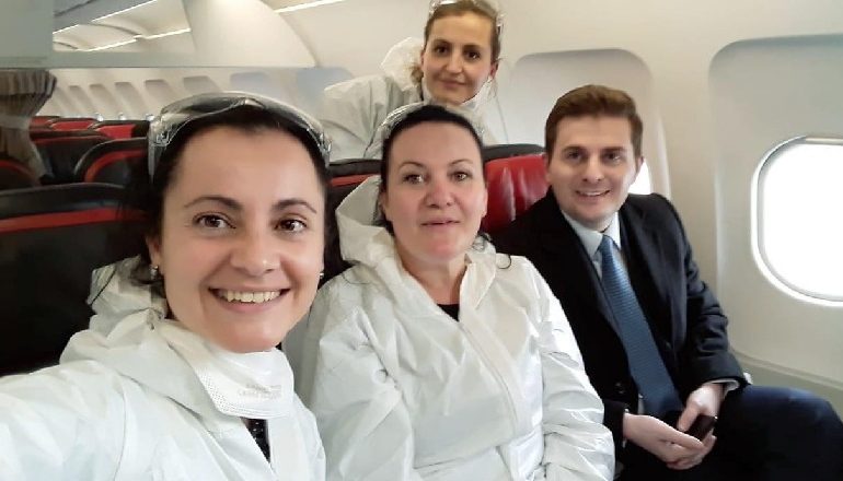 KORONAVIRUSI/ “Lasgushi” sjell në shtëpi 120 shqiptarët e parë të riatdhesuar