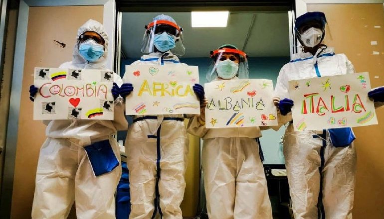 KRENARI! Infermierja shqiptare në faqen e parë të gazetës prestigjioze italiane (FOTO)