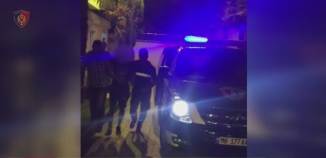 VRAU ME ARMË NIPIN/ Policia arreston 57-vjeçarin në Fushë Krujë (EMRAT)