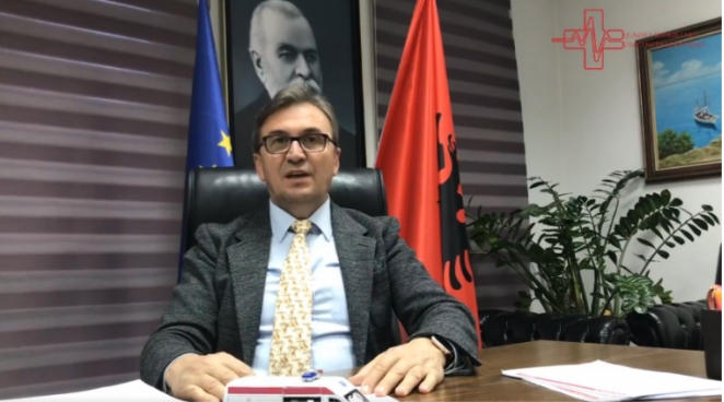 KORONAVIRUSI/ Shefi i Urgjencës jep këshilla: Si t’i trajtoni në shtëpi kollën, temperaturën dhe dhimbjet e fytit, merrni në telefon kur…