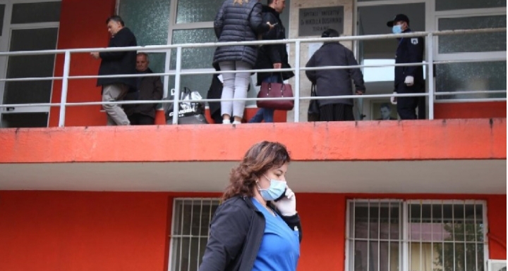 MASAT KUNDËR KORONAVIRUSIT/ Familjarët që futen pa leje në spitale gjobë 500 mijë lekë