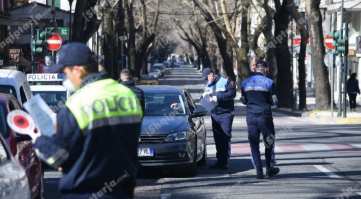 PASOJAT E KORONAVIRUSIT/ Drejtuesit e makinave që qarkullojnë iu hiqet patenta për 3 vjet, bllokim mjeti