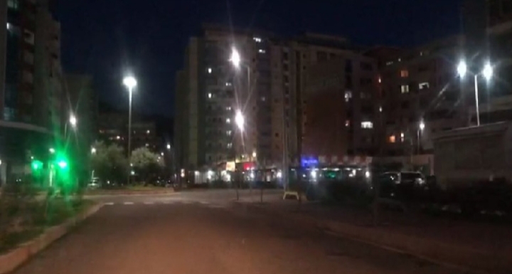 MASAT NDAJ KORONAVIRUSIT/ Lezha nuk zbaton urdhrat, njerëzit lëvizin normalisht në rrugë (VIDEO)