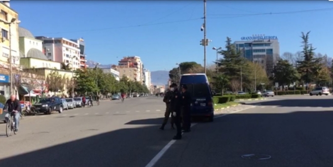 KORONAVIRUSI/ Kush biznes nuk zbaton masat e higjienës, do mbyllet. Monitorohen tregjet
